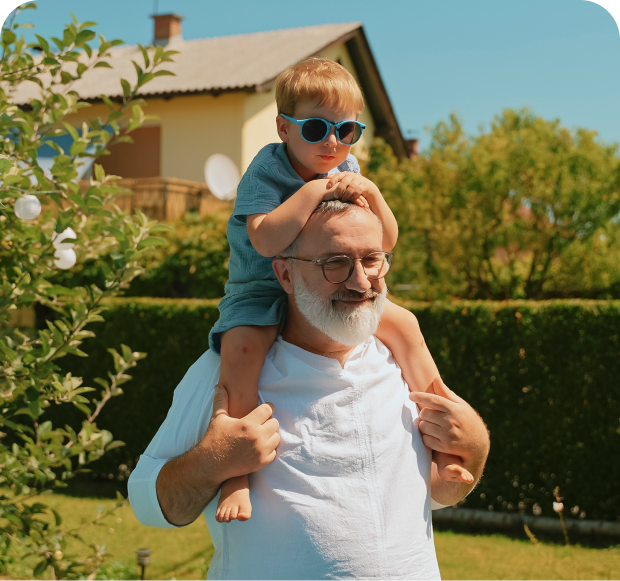 ein Großvater und sein Enkel 