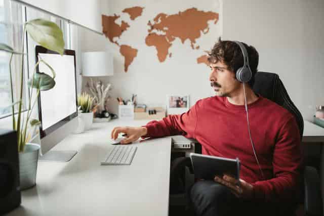 man wit computer
