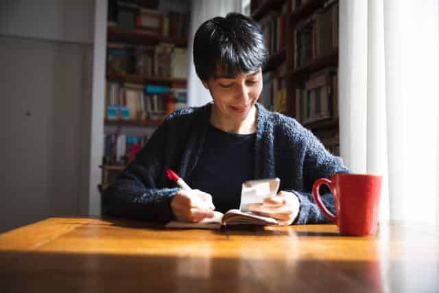 women with blocknote